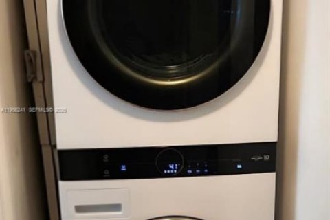 Apartamento en alquiler en Coral Gables, Florida, 2 dormitorios, 111.02 m2 № 2010556 - foto 8