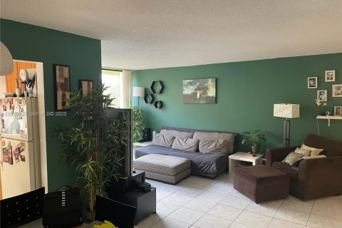 Снять в аренду кондоминиум в Санни-Айлс-Бич, Флорида 1 спальня, 71.26м2, № 1986114 - фото 2