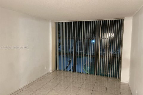 Copropriété à louer à Sunny Isles Beach, Floride: 1 chambre, 71.26 m2 № 1986114 - photo 10