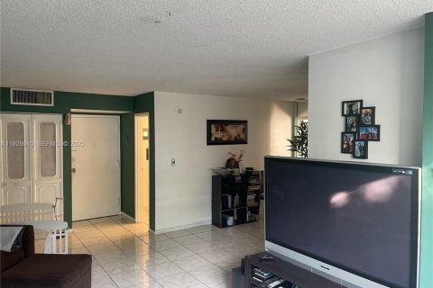 Снять в аренду кондоминиум в Санни-Айлс-Бич, Флорида 1 спальня, 71.26м2, № 1986114 - фото 5