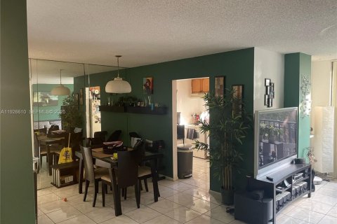 Снять в аренду кондоминиум в Санни-Айлс-Бич, Флорида 1 спальня, 71.26м2, № 1986114 - фото 1