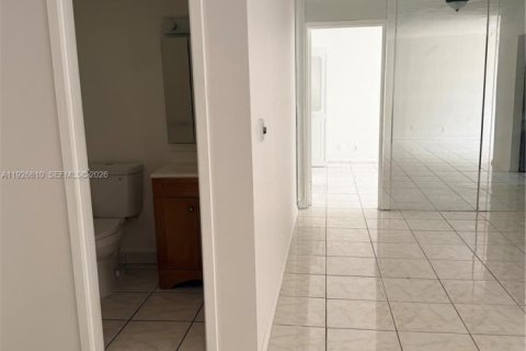 Copropriété à louer à Sunny Isles Beach, Floride: 1 chambre, 71.26 m2 № 1986114 - photo 13