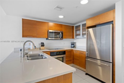 Condo in Miami, Florida, 2 bedrooms № 2081027 - photo 18