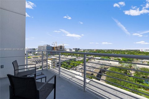 Condo in Miami, Florida, 2 bedrooms № 2081027 - photo 16
