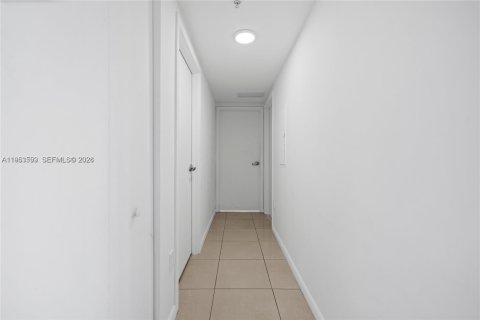 Condo in Miami, Florida, 2 bedrooms № 2081027 - photo 20