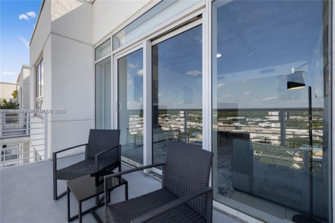 Condo in Miami, Florida, 2 bedrooms № 2081027 - photo 17