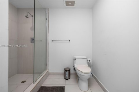 Condo in Miami, Florida, 2 bedrooms № 2081027 - photo 15