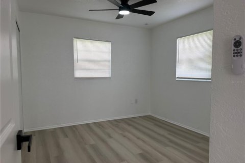 House in Tampa, Florida 3 bedrooms, 103.4 sq.m. № 2287821 - photo 7