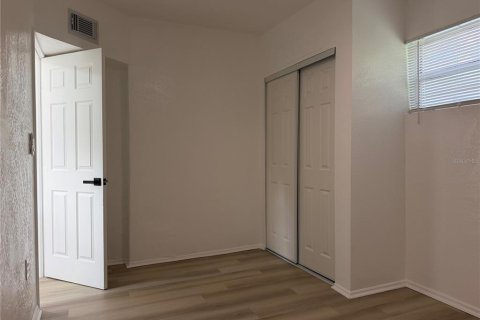 House in Tampa, Florida 3 bedrooms, 103.4 sq.m. № 2287821 - photo 4