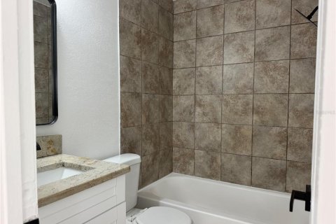 House in Tampa, Florida 3 bedrooms, 103.4 sq.m. № 2287821 - photo 9
