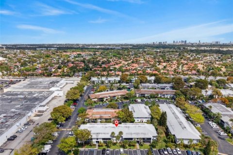 Copropriété à louer à Miami, Floride: 2 chambres, 80.82 m2 № 2045053 - photo 11