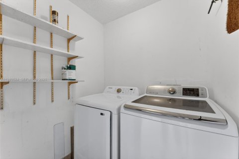 Copropriété à louer à Miami, Floride: 2 chambres, 80.82 m2 № 2045053 - photo 8