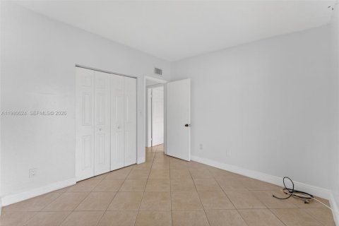 Copropriété à louer à Miami, Floride: 2 chambres, 80.82 m2 № 2045053 - photo 4