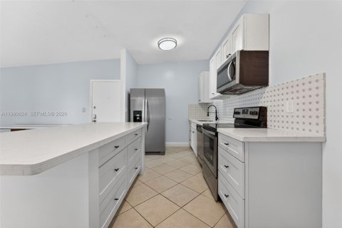 Copropriété à louer à Miami, Floride: 2 chambres, 80.82 m2 № 2045053 - photo 2
