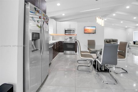 Casa en venta en Cutler Bay, Florida, 4 dormitorios, 245.82 m2 № 2152921 - foto 18
