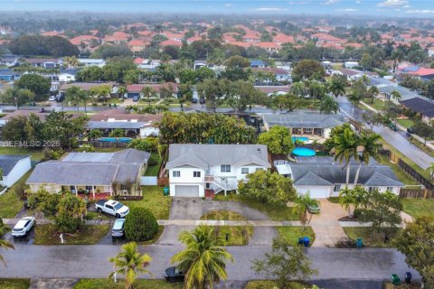 Casa en venta en Cutler Bay, Florida, 4 dormitorios, 245.82 m2 № 2152921 - foto 27