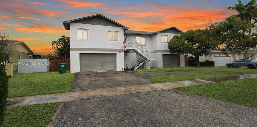 Casa en Cutler Bay, Florida 4 dormitorios, 245.82 m2 № 2152921