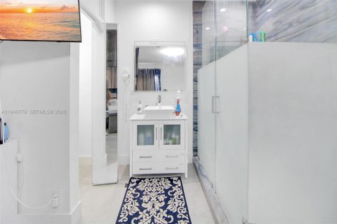 Casa en venta en Cutler Bay, Florida, 4 dormitorios, 245.82 m2 № 2152921 - foto 4