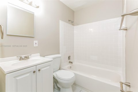 Villa ou maison à louer à West Palm Beach, Floride: 2 chambres, 111.95 m2 № 1986911 - photo 12