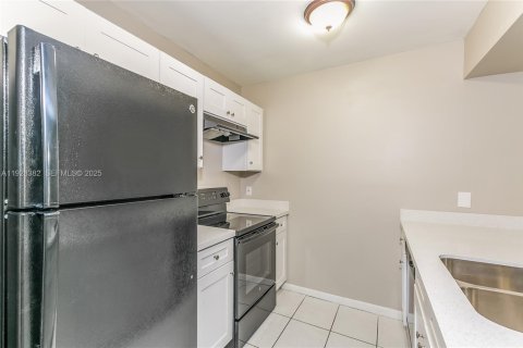 Villa ou maison à louer à West Palm Beach, Floride: 2 chambres, 111.95 m2 № 1986911 - photo 4