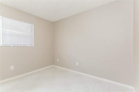 Villa ou maison à louer à West Palm Beach, Floride: 2 chambres, 111.95 m2 № 1986911 - photo 10