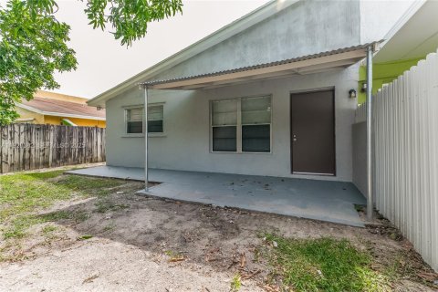 Villa ou maison à louer à West Palm Beach, Floride: 2 chambres, 111.95 m2 № 1986911 - photo 14