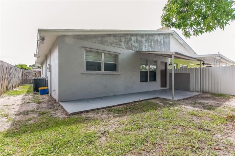 Villa ou maison à louer à West Palm Beach, Floride: 2 chambres, 111.95 m2 № 1986911 - photo 15