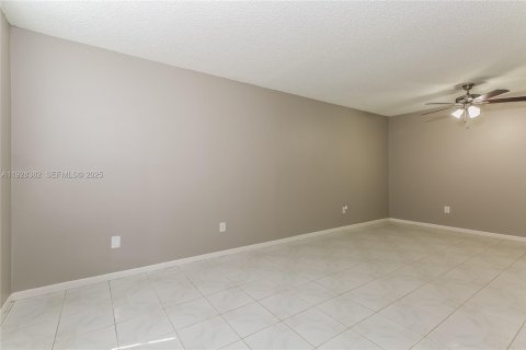 Villa ou maison à louer à West Palm Beach, Floride: 2 chambres, 111.95 m2 № 1986911 - photo 7