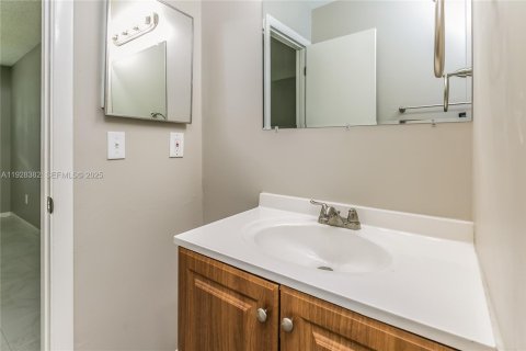 Villa ou maison à louer à West Palm Beach, Floride: 2 chambres, 111.95 m2 № 1986911 - photo 13