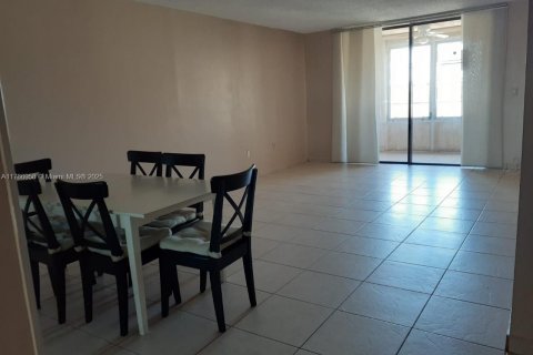 Condo in Lauderdale Lakes, Florida, 2 bedrooms  № 1862193 - photo 5