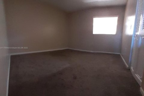 Condo in Lauderdale Lakes, Florida, 2 bedrooms  № 1862193 - photo 12