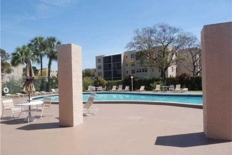 Condo in Lauderdale Lakes, Florida, 2 bedrooms  № 1862193 - photo 8