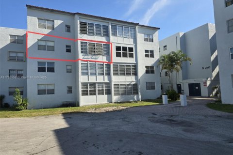 Condo in Lauderdale Lakes, Florida, 2 bedrooms  № 1862193 - photo 26