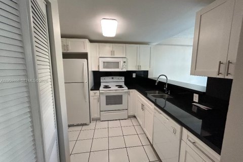 Copropriété à louer à Miami, Floride: 1 chambre, 65.77 m2 № 2080640 - photo 2