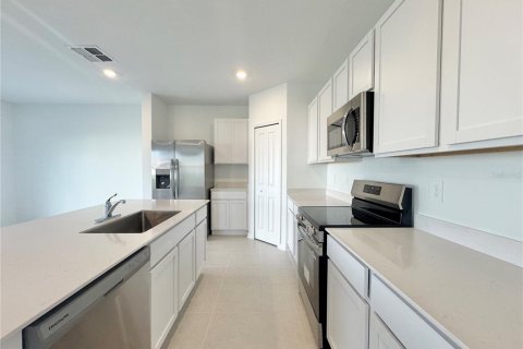 Villa ou maison à louer à Winter Haven, Floride: 4 chambres, 174.1 m2 № 2334120 - photo 6