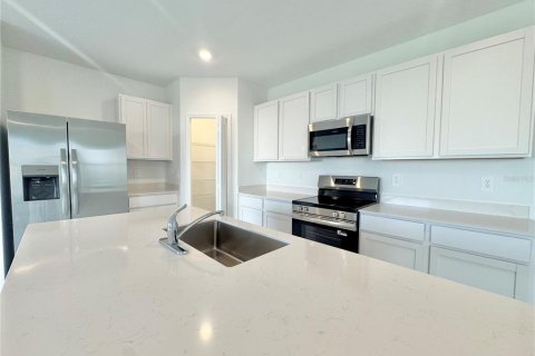 Villa ou maison à louer à Winter Haven, Floride: 4 chambres, 174.1 m2 № 2334120 - photo 5