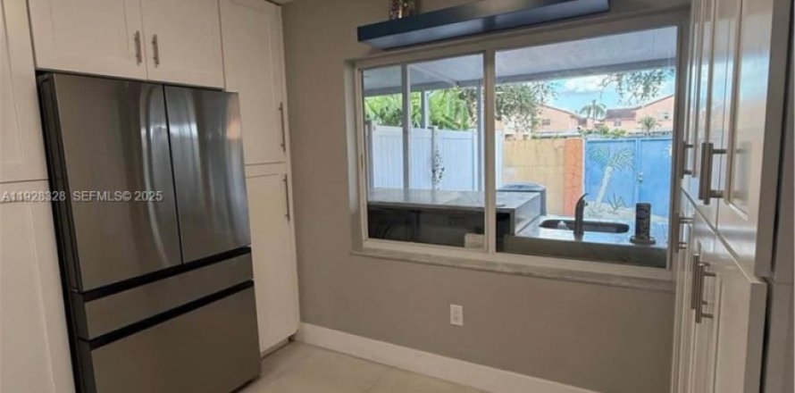 Condo à Hialeah, Floride, 3 chambres № 1990902