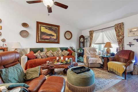 Commercial property in Palm Coast, Florida 6 bedrooms, 230.77 sq.m. № 2230546 - photo 12