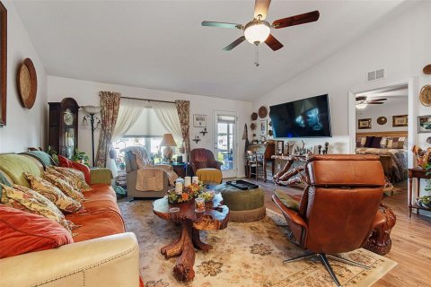 Commercial property in Palm Coast, Florida 6 bedrooms, 230.77 sq.m. № 2230546 - photo 14