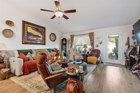 Commercial property in Palm Coast, Florida 6 bedrooms, 230.77 sq.m. № 2230546 - photo 13