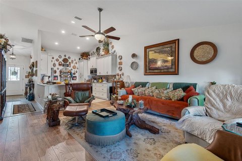 Commercial property in Palm Coast, Florida 6 bedrooms, 230.77 sq.m. № 2230546 - photo 11