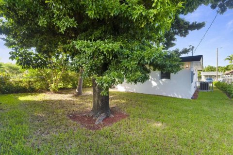 Casa en venta en North Miami Beach, Florida, 3 dormitorios, 104.98 m2 № 1787122 - foto 24
