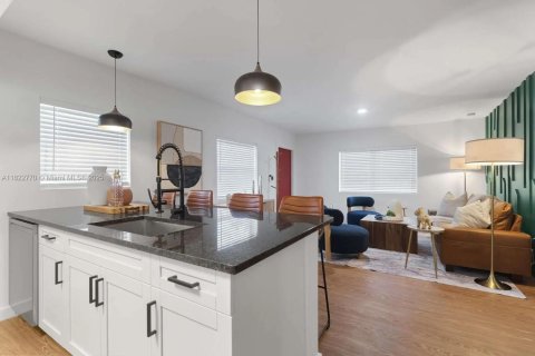 Casa en venta en North Miami Beach, Florida, 3 dormitorios, 104.98 m2 № 1787122 - foto 7