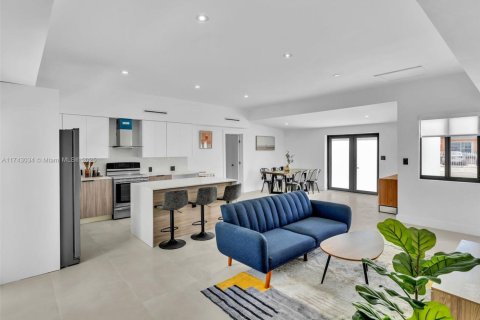 Villa ou maison à vendre à Hallandale Beach, Floride: 3 chambres, 157.84 m2 № 1963089 - photo 2