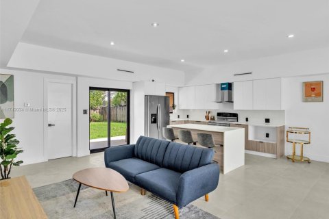 Villa ou maison à vendre à Hallandale Beach, Floride: 3 chambres, 157.84 m2 № 1963089 - photo 16