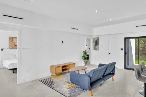 Villa ou maison à vendre à Hallandale Beach, Floride: 3 chambres, 157.84 m2 № 1963089 - photo 17