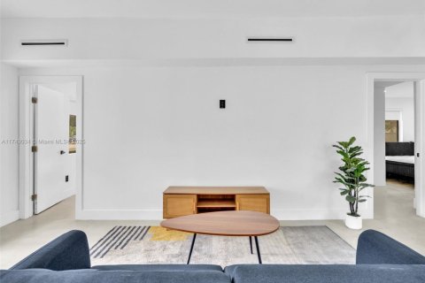 Villa ou maison à vendre à Hallandale Beach, Floride: 3 chambres, 157.84 m2 № 1963089 - photo 25