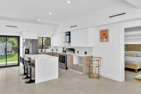 Villa ou maison à vendre à Hallandale Beach, Floride: 3 chambres, 157.84 m2 № 1963089 - photo 13