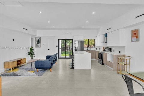 Villa ou maison à vendre à Hallandale Beach, Floride: 3 chambres, 157.84 m2 № 1963089 - photo 12