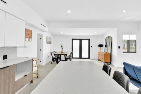 Villa ou maison à vendre à Hallandale Beach, Floride: 3 chambres, 157.84 m2 № 1963089 - photo 28